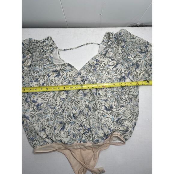 ASTR Women's Short Sleeve Floral V-Nack Blouse Bodysuit Size XL - Picture 4 of 5